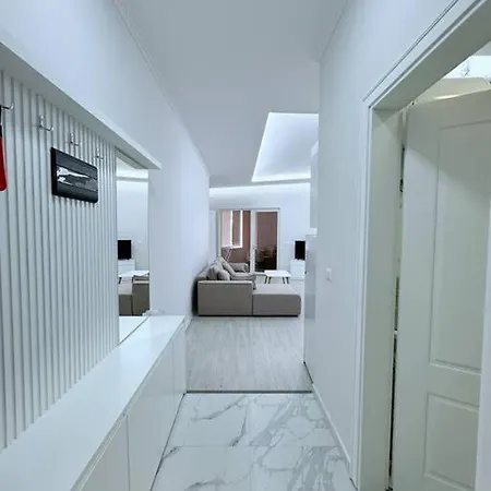 Apartment Aem 1 Bedroom Apt #4 *
